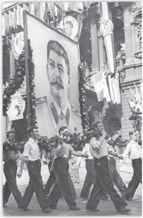 (בספר תמונה של  קומסומול (רוסיה)